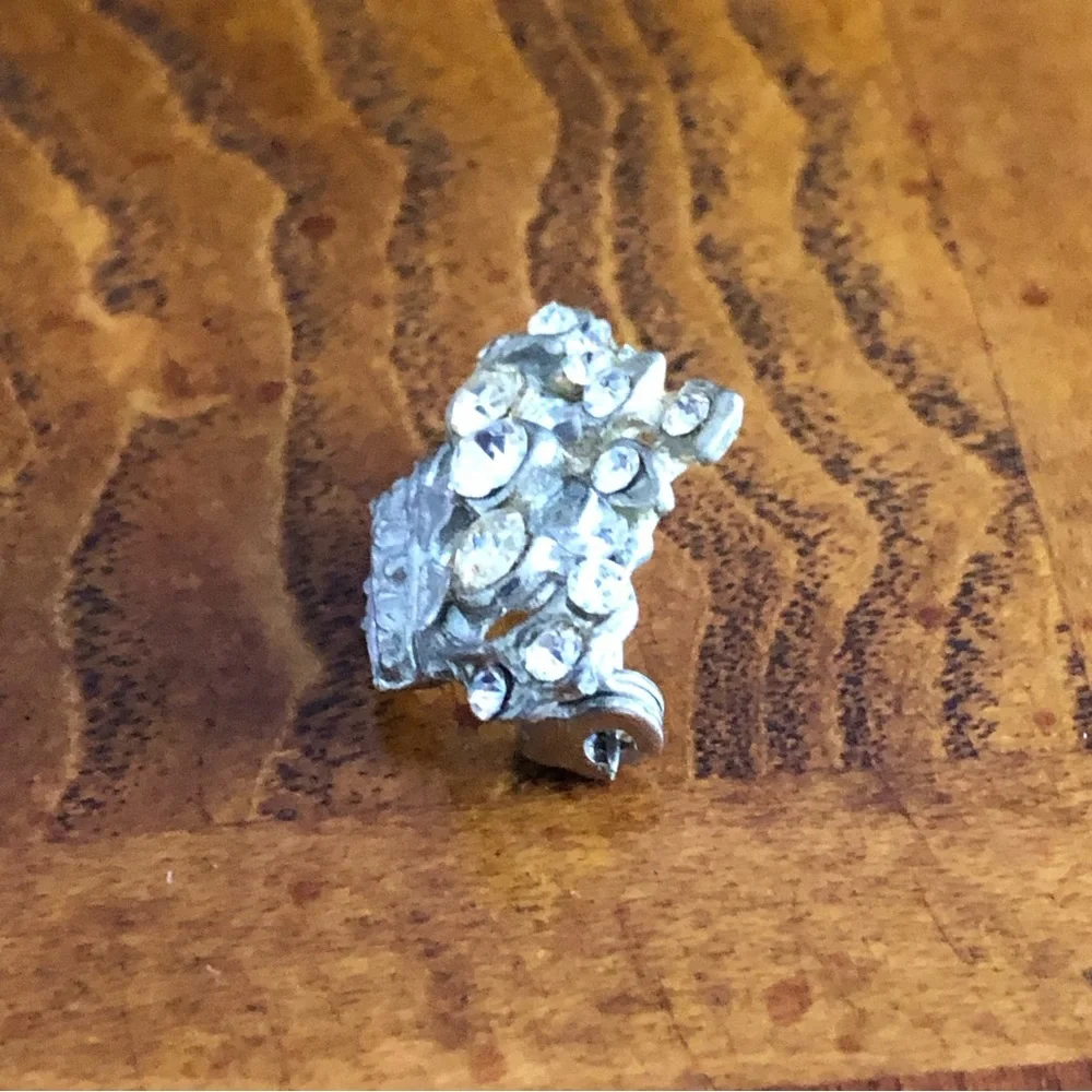 Vintage crown clear rhinestone silver metal mini pin brooch